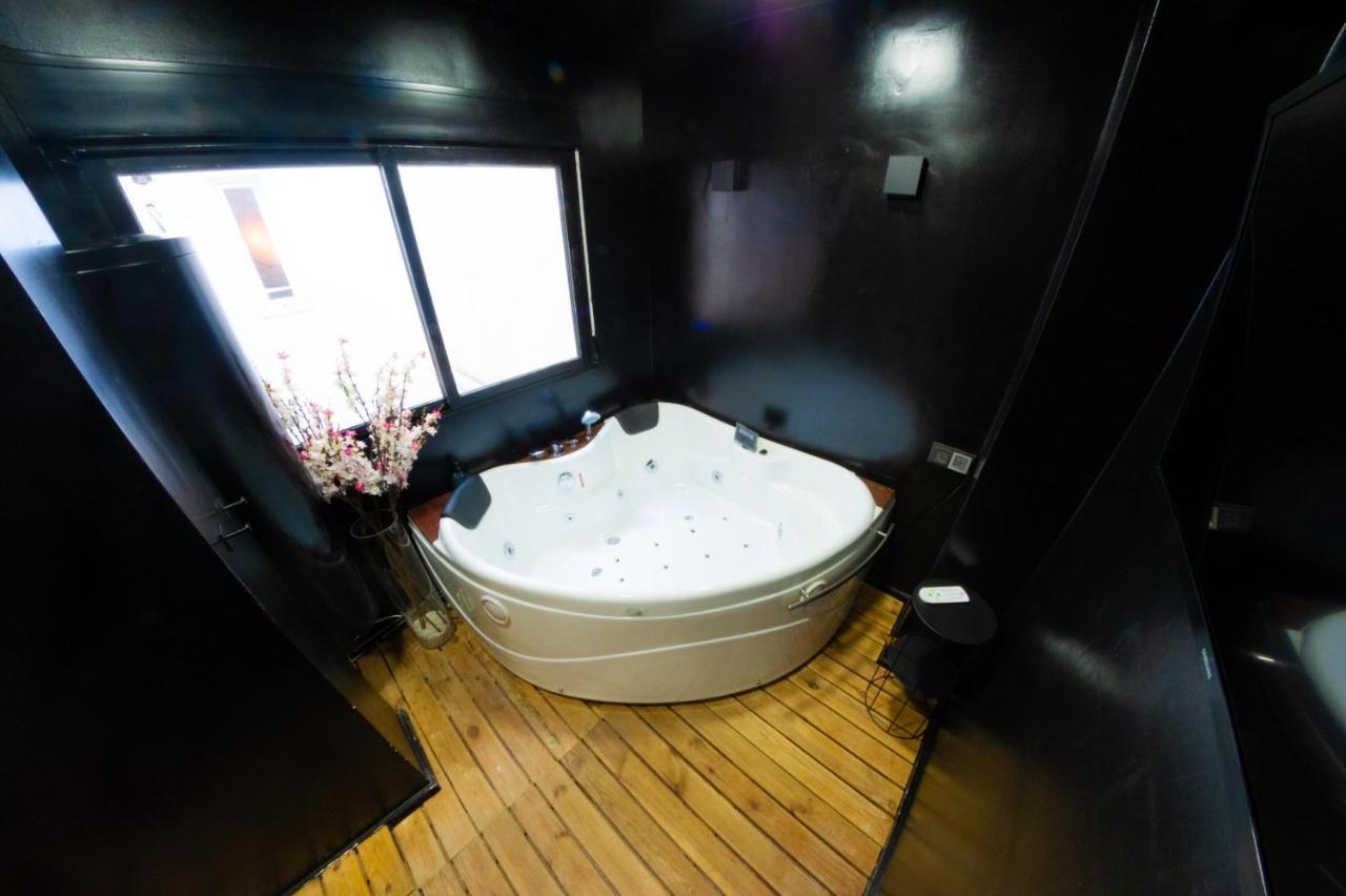 Modern Haven For Urban Explorers By Rems Malaga Exterior photo